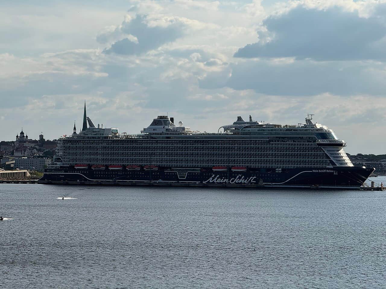 Kreuzfahrtschiff Mein Schiff Relax im Hafen von Tallinn