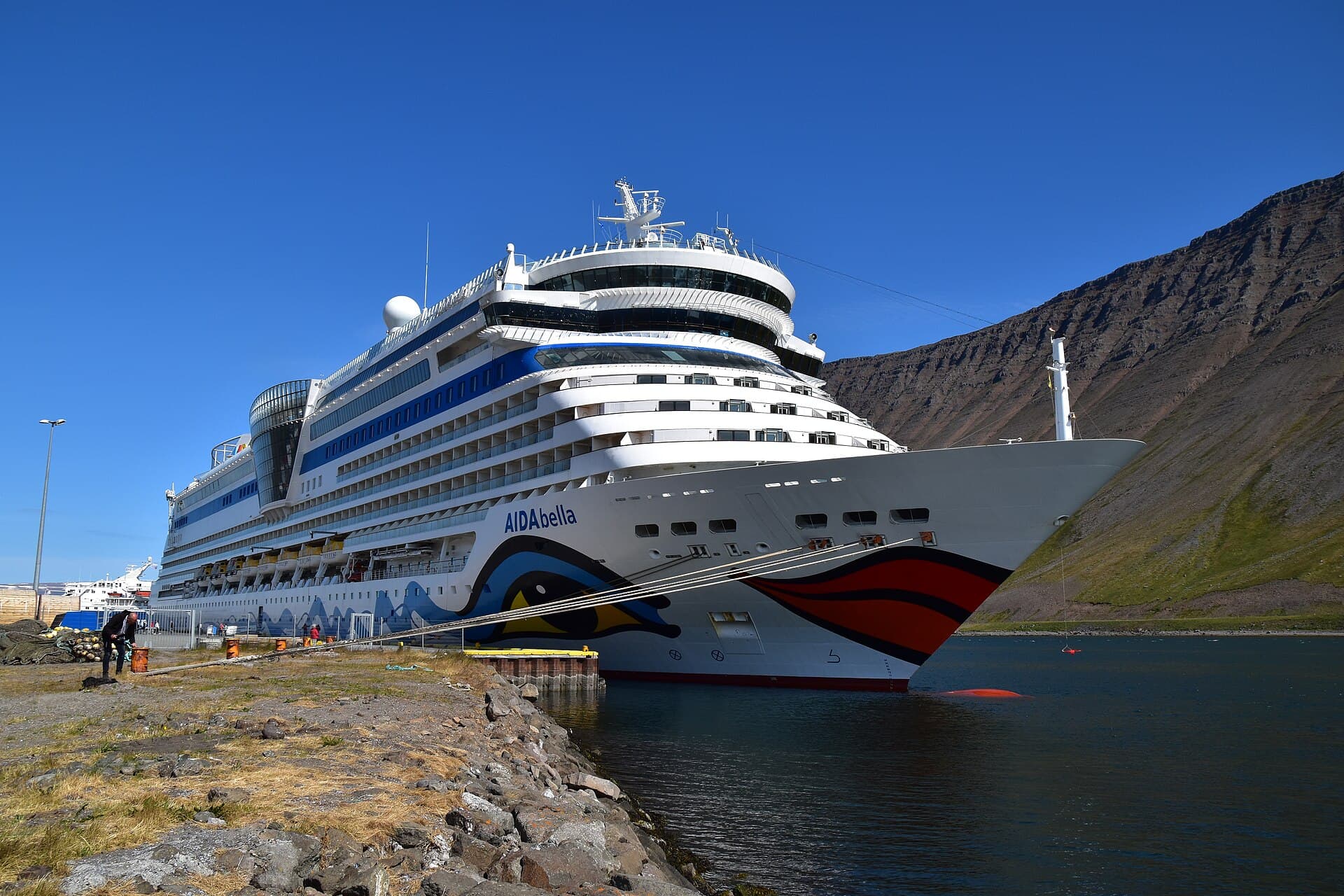 Kreuzfahrtschiff AIDAbella in Ísafjörður